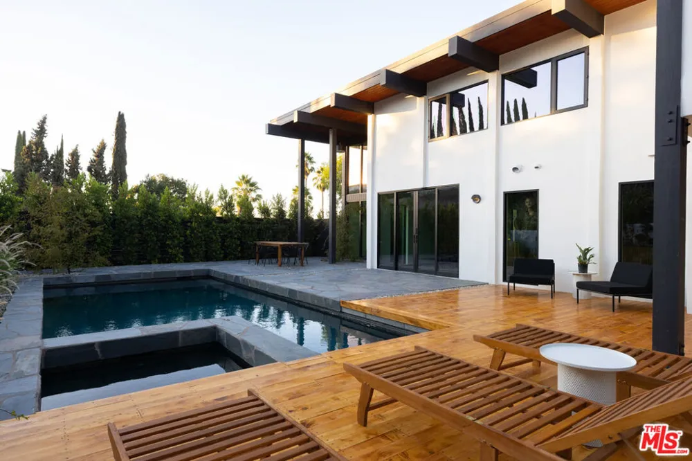 11558 DUQUE DRIVE Studio City, CA 91604