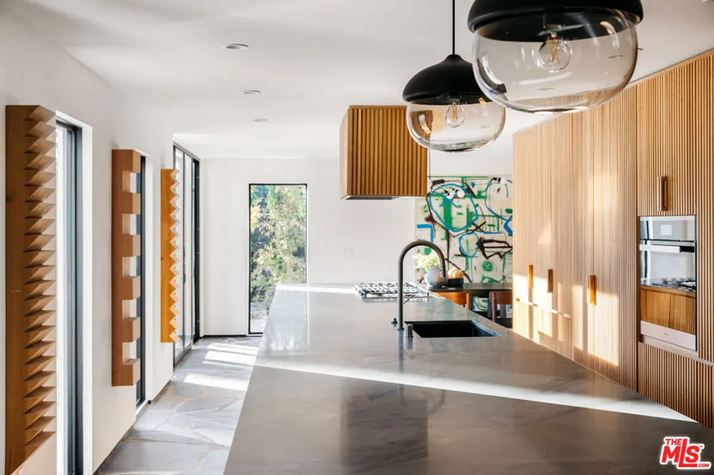 11558 DUQUE DRIVE Studio City, CA 91604