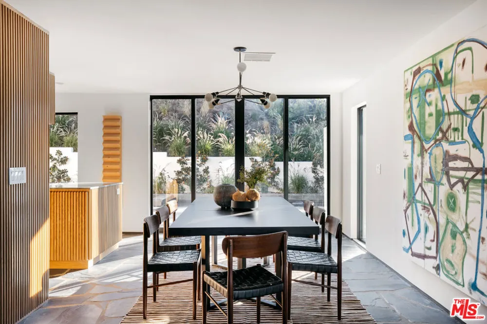 11558 DUQUE DRIVE Studio City, CA 91604
