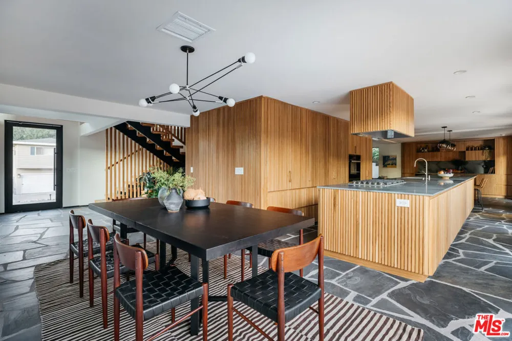 11558 DUQUE DRIVE Studio City, CA 91604