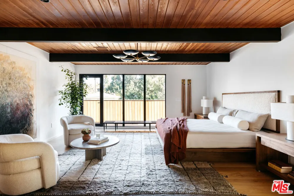 11558 DUQUE DRIVE Studio City, CA 91604