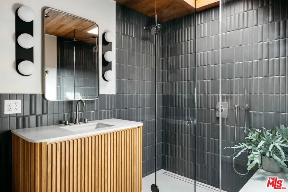 11558 DUQUE DRIVE Studio City, CA 91604