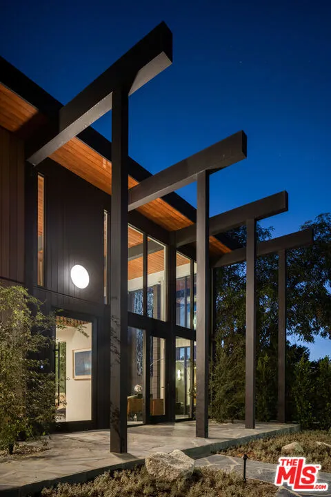 11558 DUQUE DRIVE Studio City, CA 91604