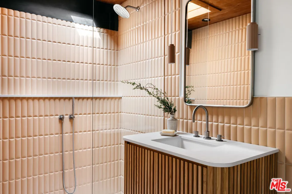 11558 DUQUE DRIVE Studio City, CA 91604