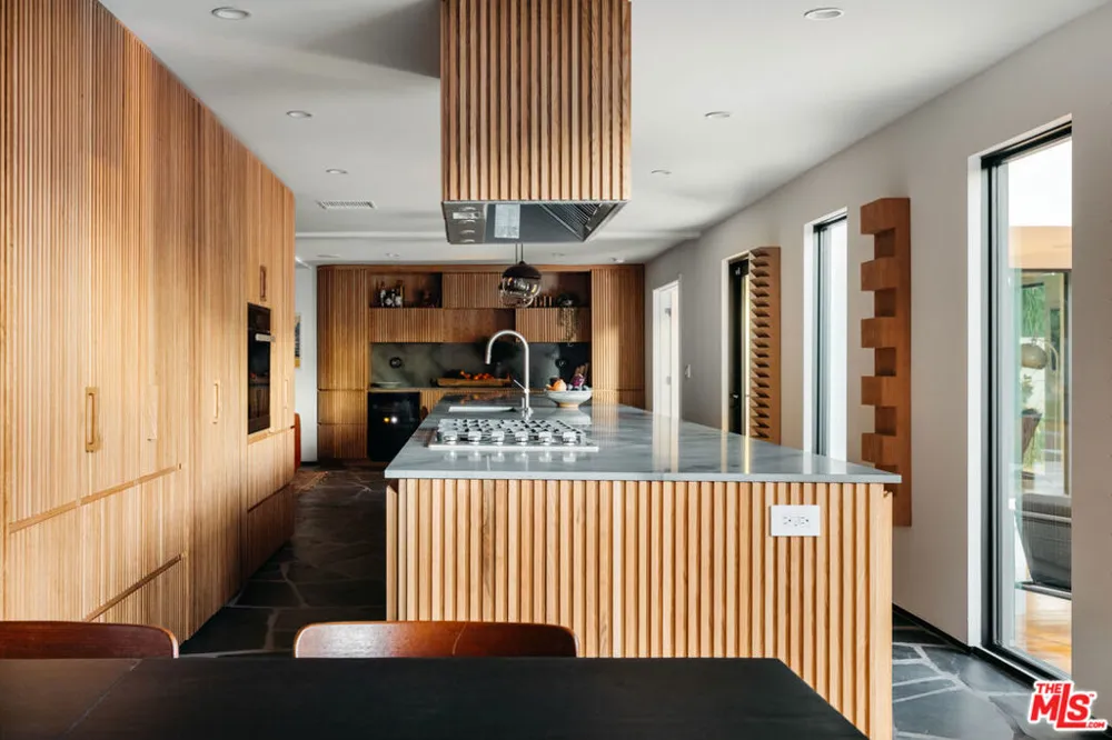 11558 DUQUE DRIVE Studio City, CA 91604