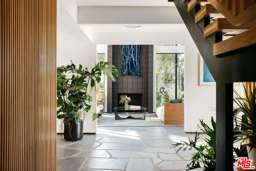 11558 DUQUE DRIVE Studio City, CA 91604