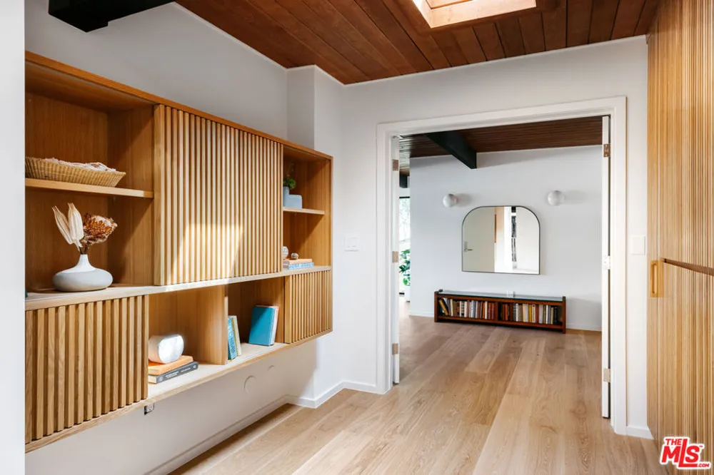 11558 DUQUE DRIVE Studio City, CA 91604