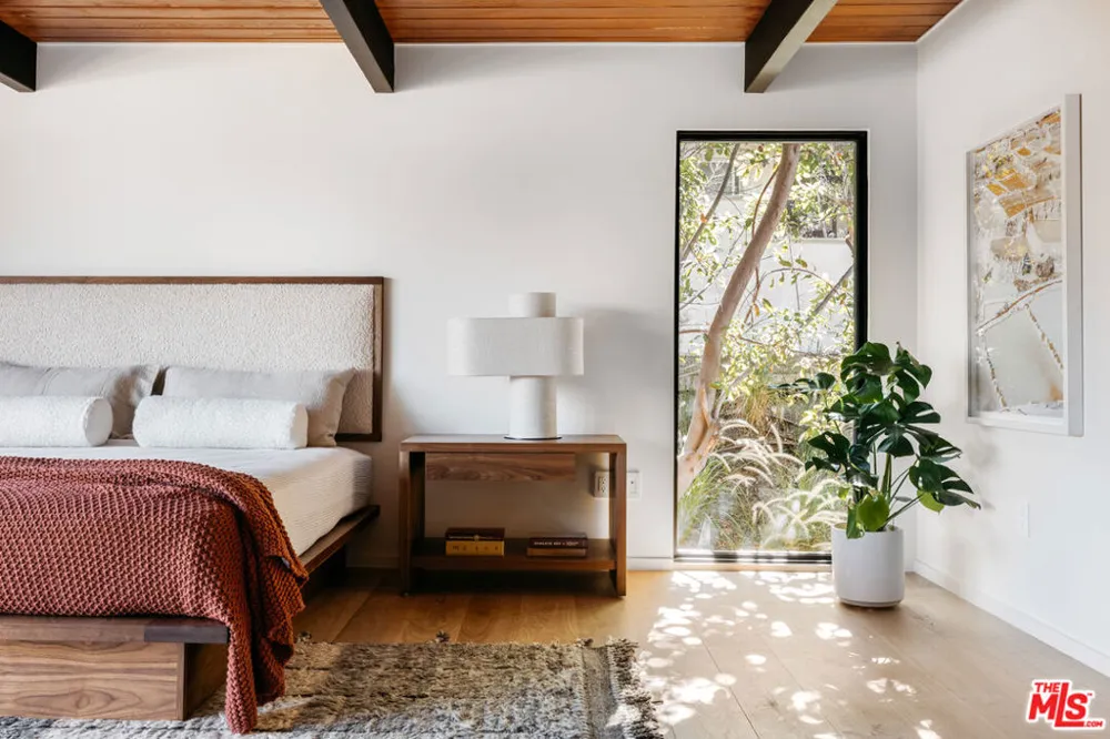 11558 DUQUE DRIVE Studio City, CA 91604