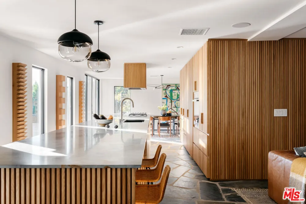 11558 DUQUE DRIVE Studio City, CA 91604