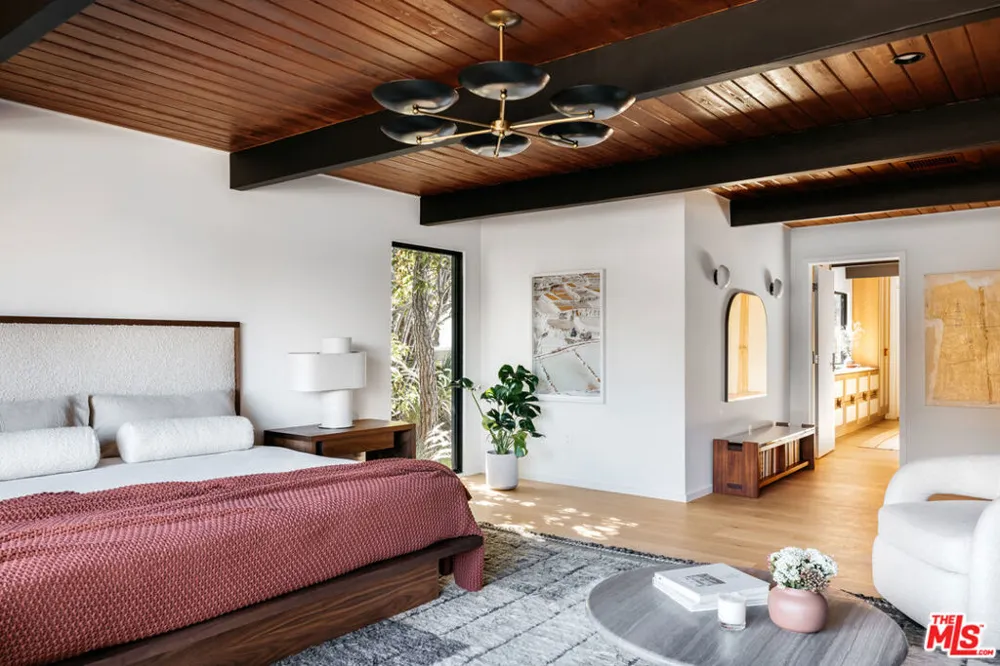 11558 DUQUE DRIVE Studio City, CA 91604