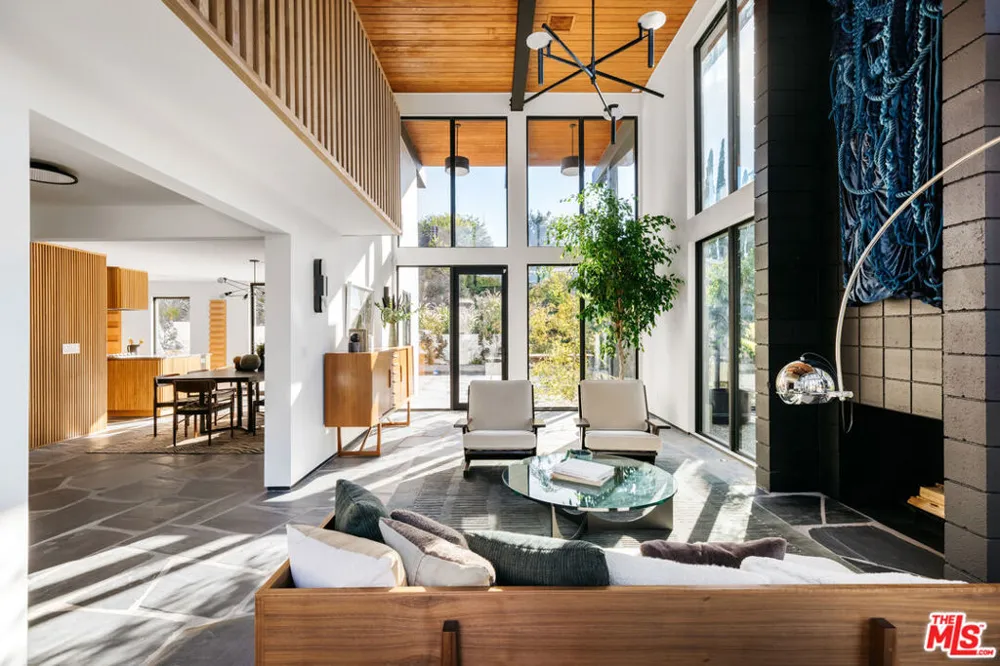 11558 DUQUE DRIVE Studio City, CA 91604