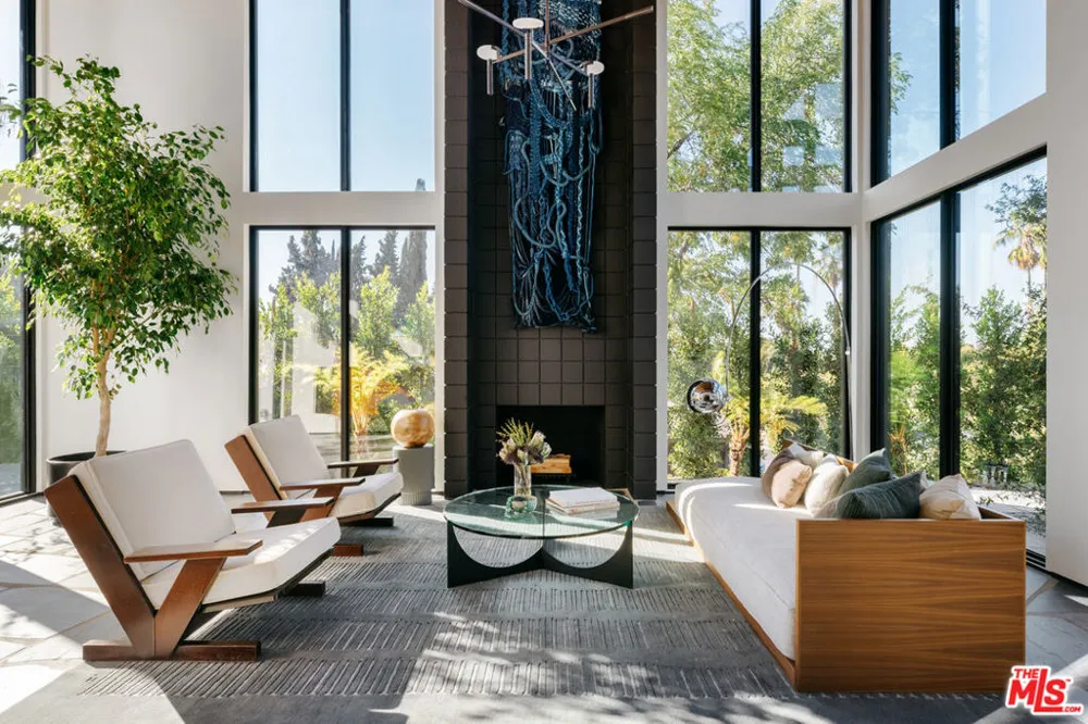 11558 DUQUE DRIVE Studio City, CA 91604