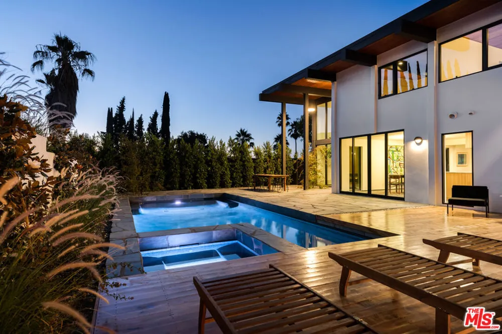 11558 DUQUE DRIVE Studio City, CA 91604
