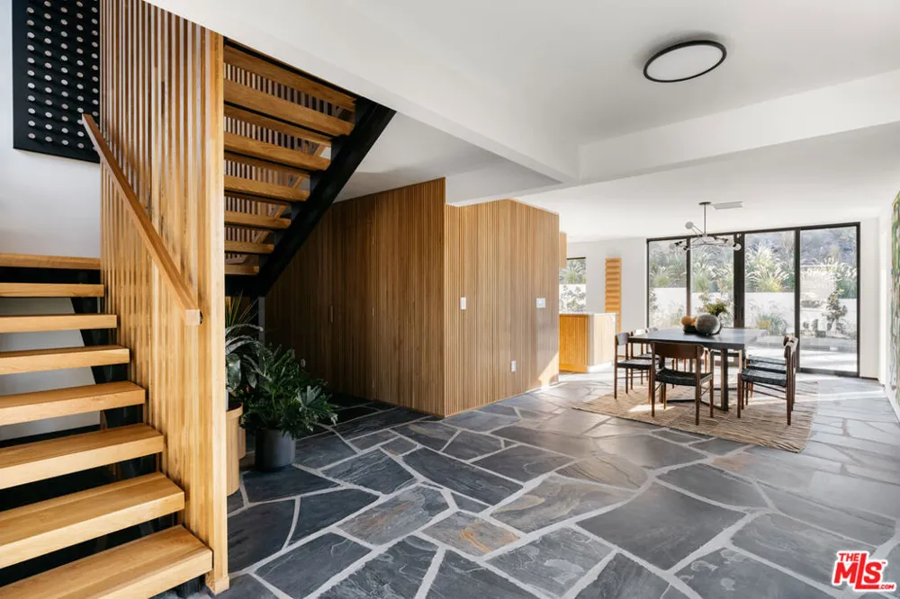 11558 DUQUE DRIVE Studio City, CA 91604