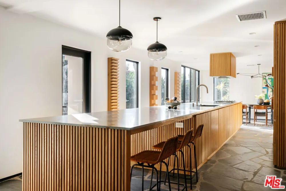 11558 DUQUE DRIVE Studio City, CA 91604