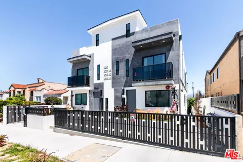 4615 St Charles Place #3/4