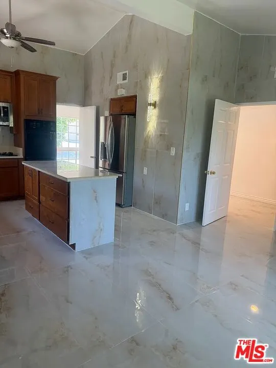 24316 Burbank Blvd Woodland Hills, CA 91367