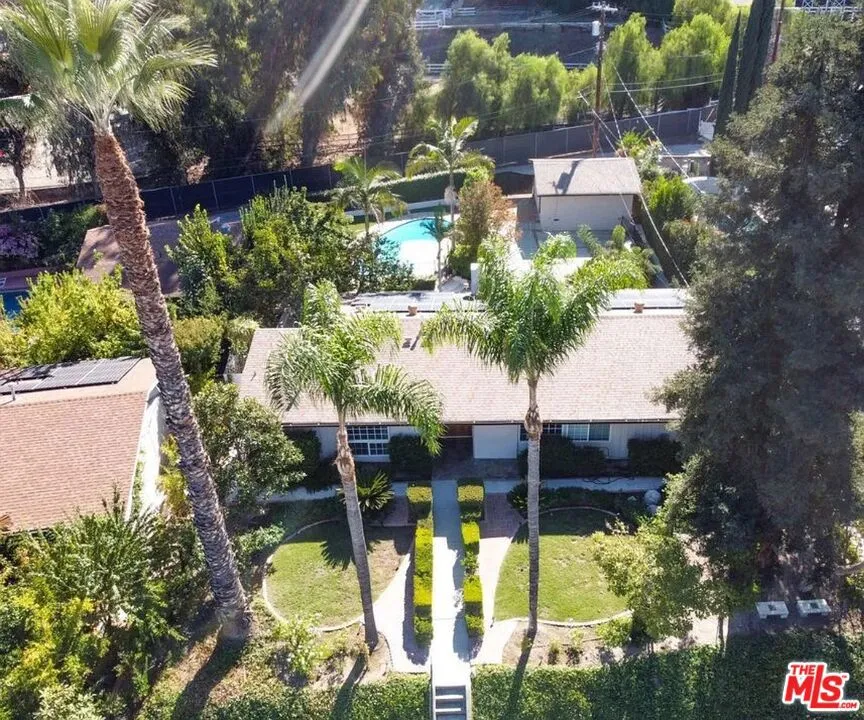 24316 Burbank Blvd Woodland Hills, CA 91367