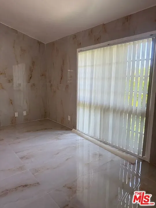 24316 Burbank Blvd Woodland Hills, CA 91367