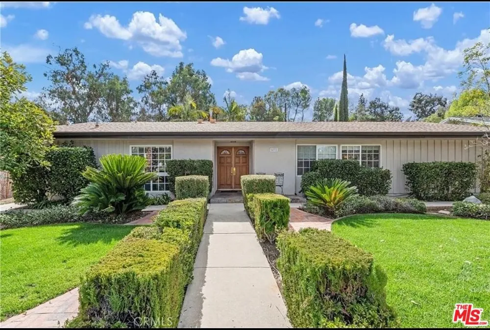 24316 Burbank Blvd Woodland Hills, CA 91367