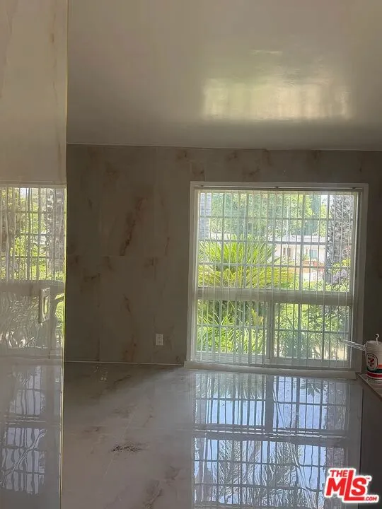 24316 Burbank Blvd Woodland Hills, CA 91367