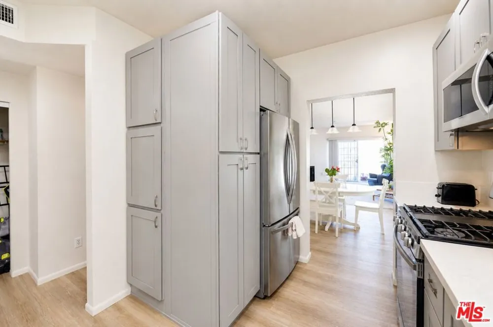1915 Malcolm Avenue #301 Los Angeles, CA 90025