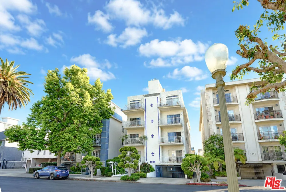 1915 Malcolm Avenue #301 Los Angeles, CA 90025