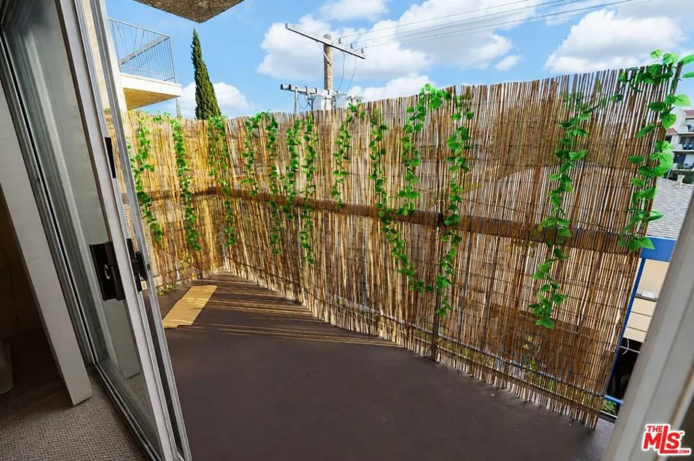 1915 Malcolm Avenue #301 Los Angeles, CA 90025