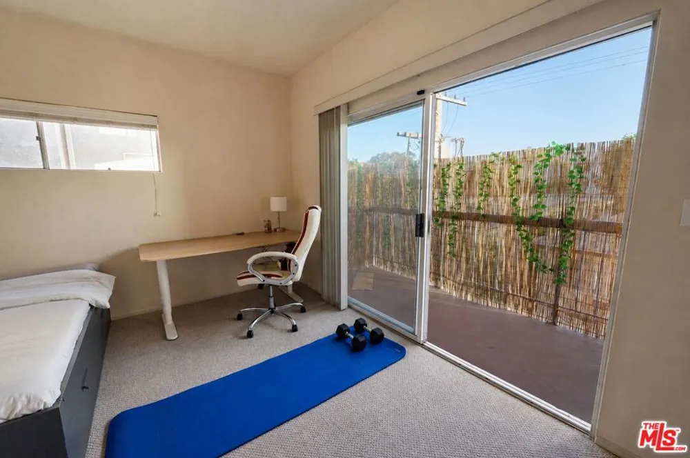 1915 Malcolm Avenue #301 Los Angeles, CA 90025