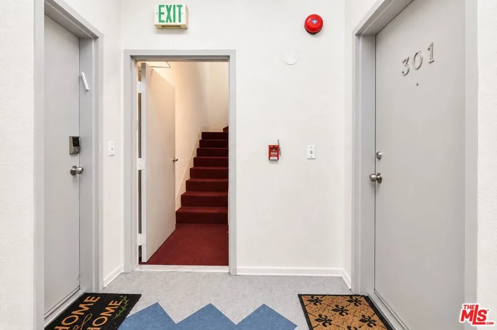 1915 Malcolm Avenue #301 Los Angeles, CA 90025