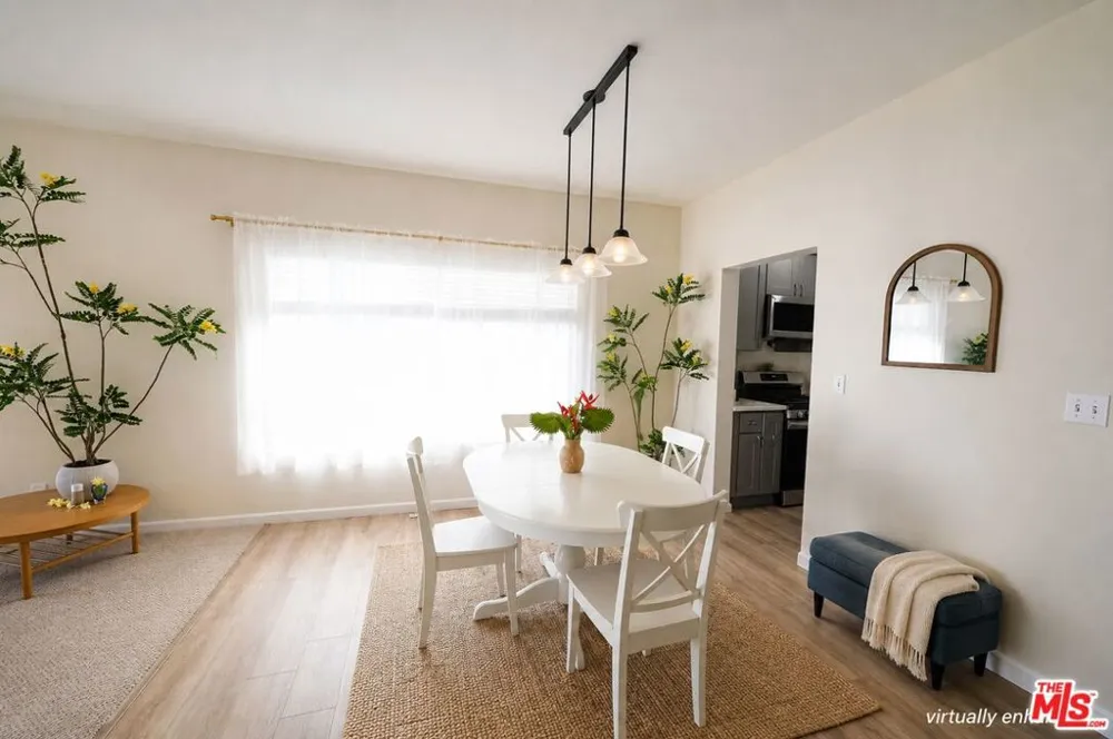1915 Malcolm Avenue #301 Los Angeles, CA 90025