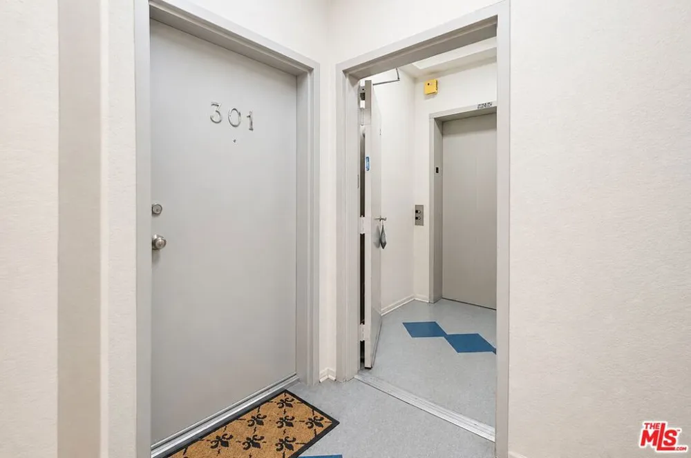 1915 Malcolm Avenue #301 Los Angeles, CA 90025