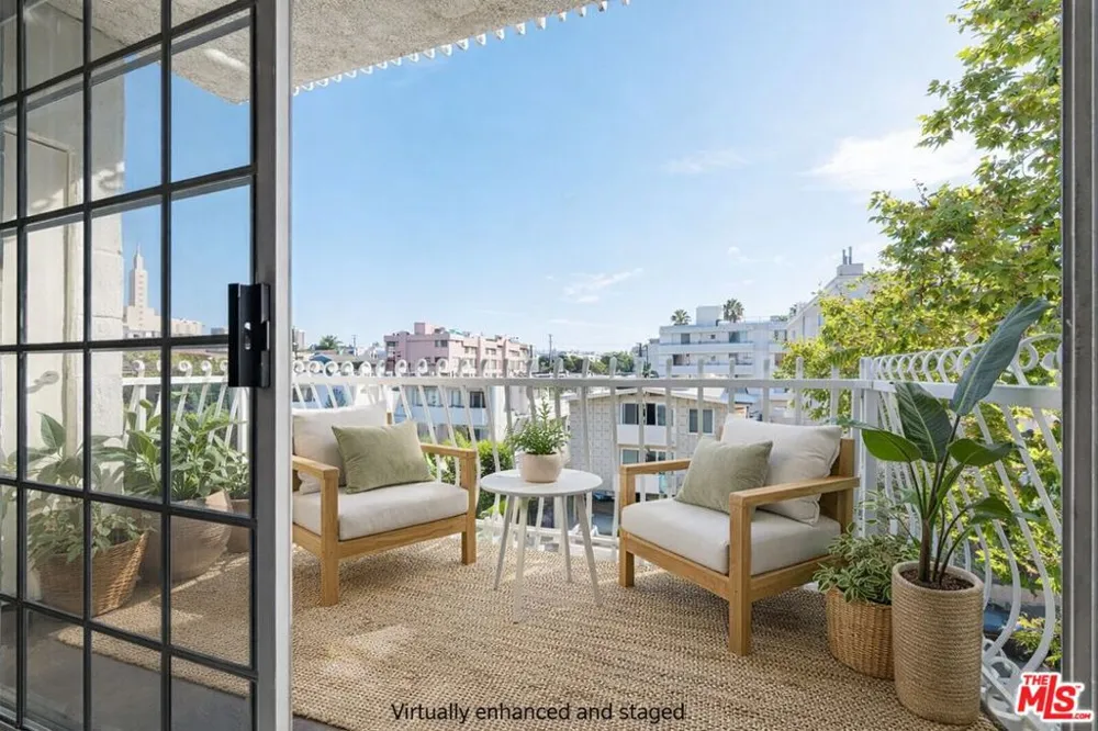 1915 Malcolm Avenue #301 Los Angeles, CA 90025