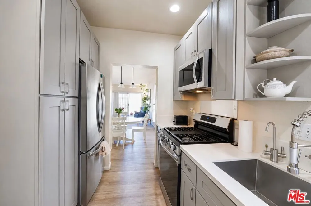 1915 Malcolm Avenue #301 Los Angeles, CA 90025