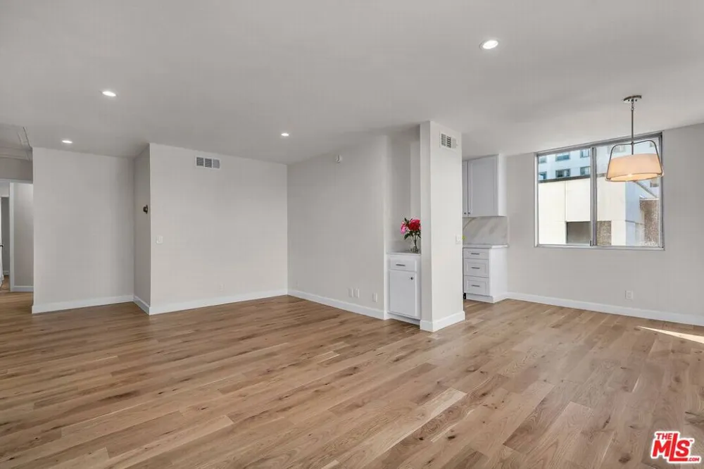 10751 Wilshire Boulevard #909 Los Angeles, CA 90024