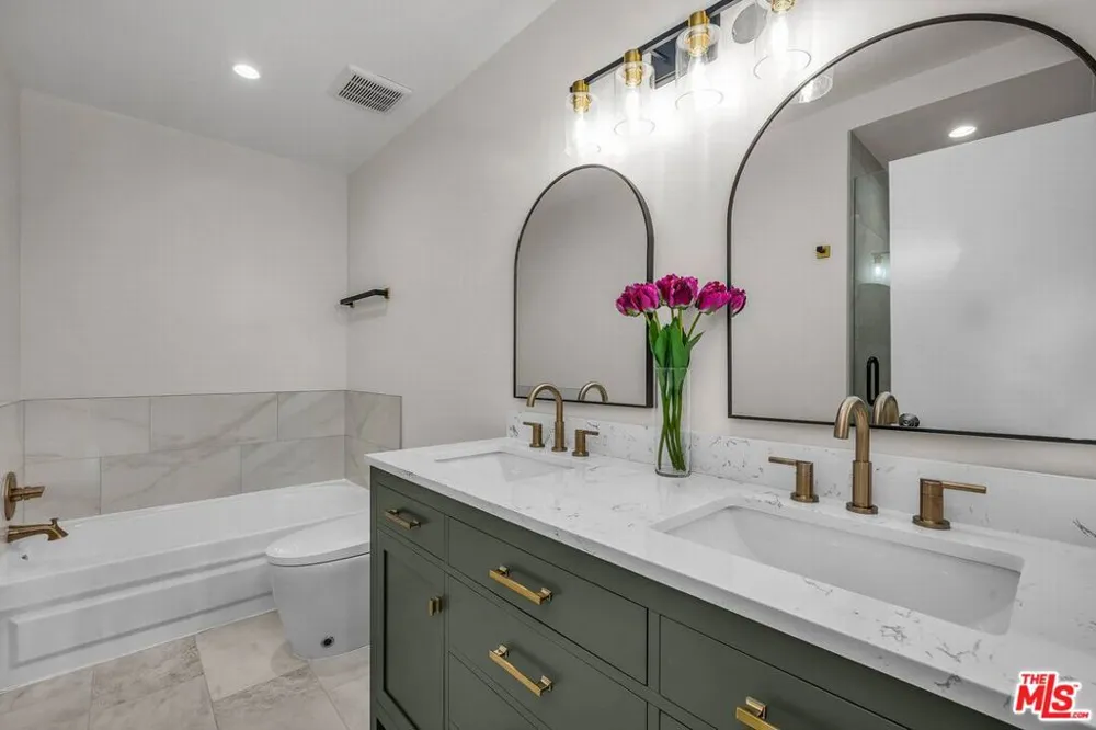 10751 Wilshire Boulevard #909 Los Angeles, CA 90024