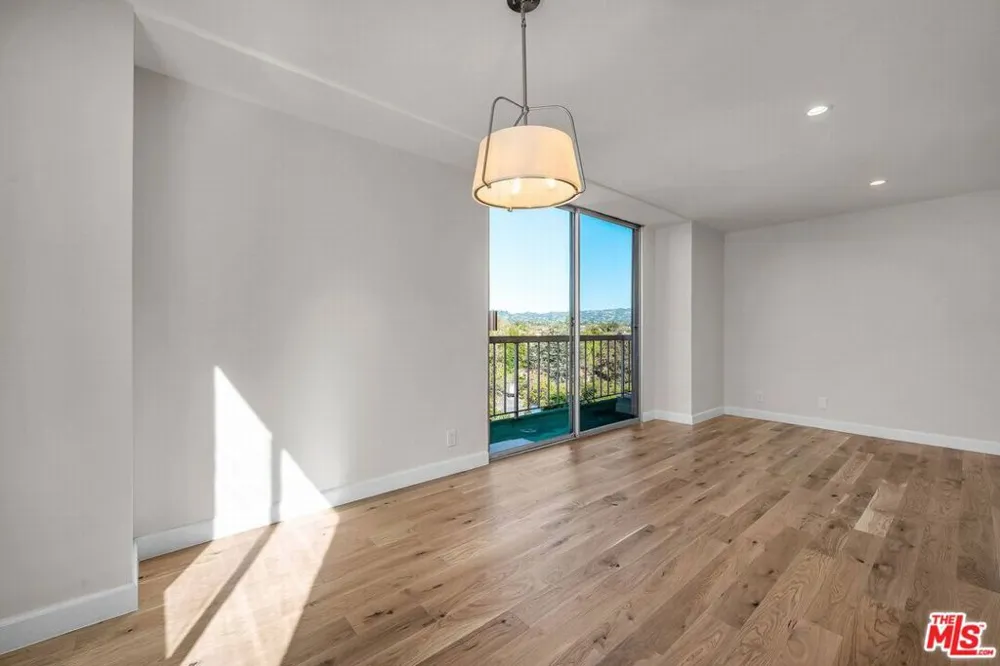 10751 Wilshire Boulevard #909 Los Angeles, CA 90024