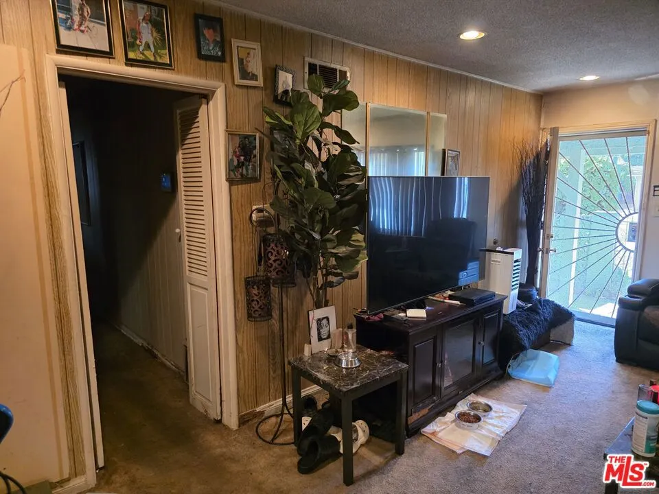 2203 W 158th Street Compton, CA 90220