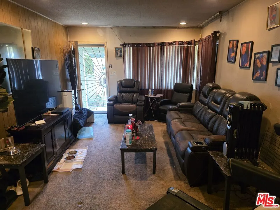 2203 W 158th Street Compton, CA 90220