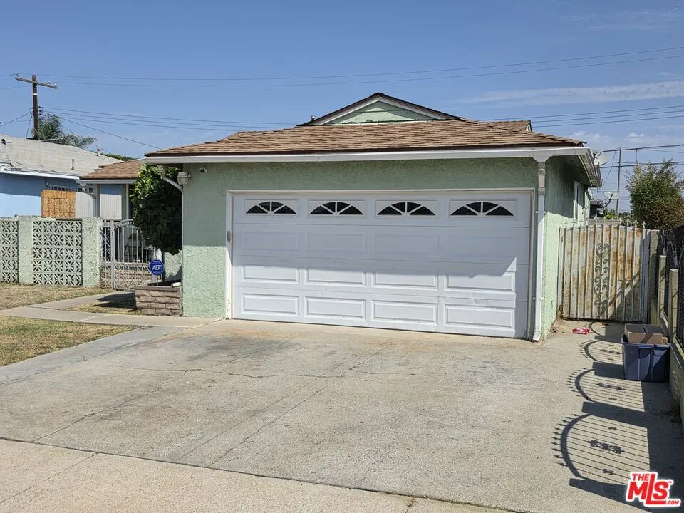 2203 W 158th Street Compton, CA 90220