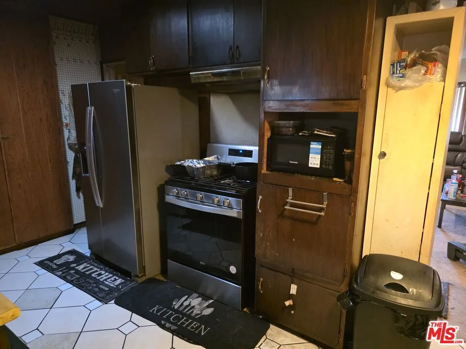 2203 W 158th Street Compton, CA 90220