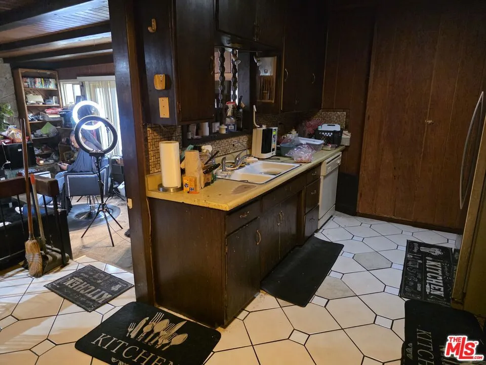 2203 W 158th Street Compton, CA 90220
