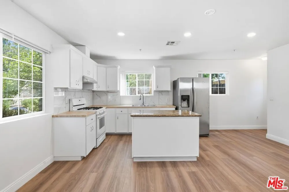 12311 Bradford Place Granada Hills, CA 91344