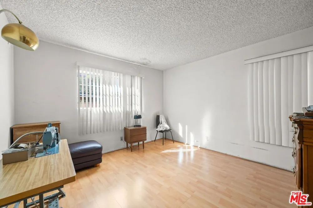 7351 Zelzah Avenue Los Angeles, CA 91335