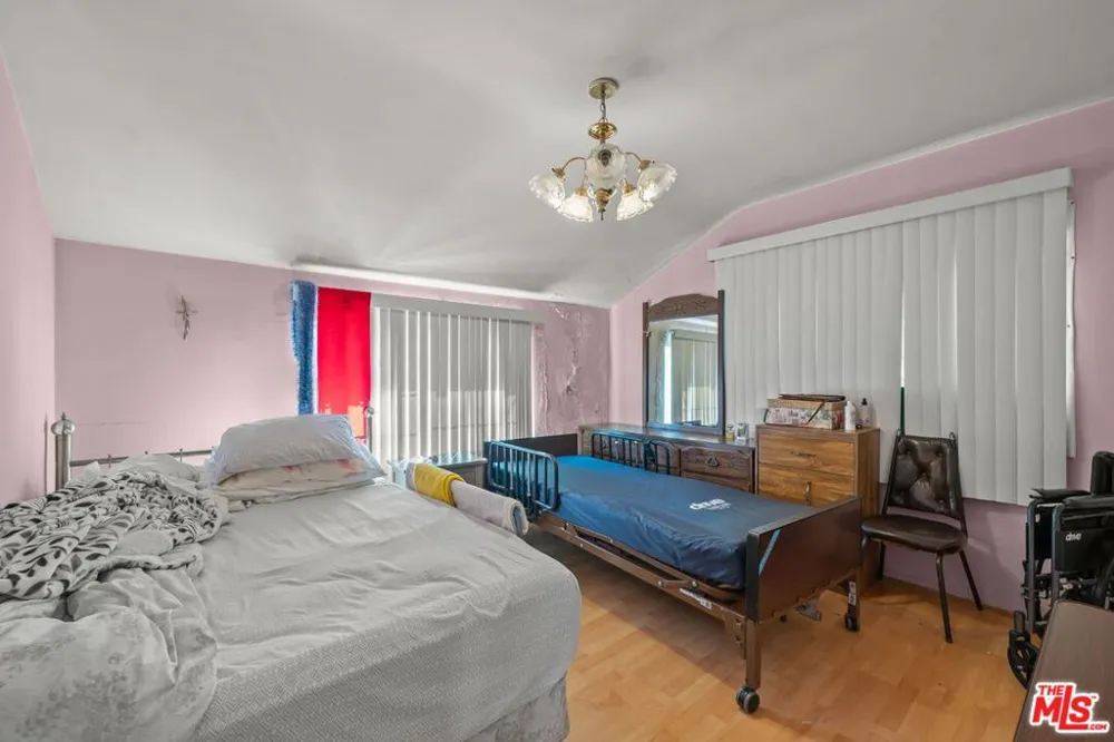 7351 Zelzah Avenue Los Angeles, CA 91335