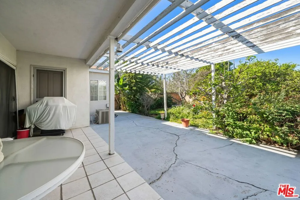 7351 Zelzah Avenue Los Angeles, CA 91335