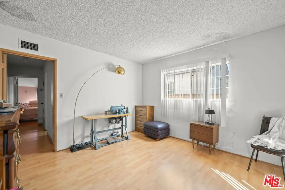 7351 Zelzah Avenue Los Angeles, CA 91335
