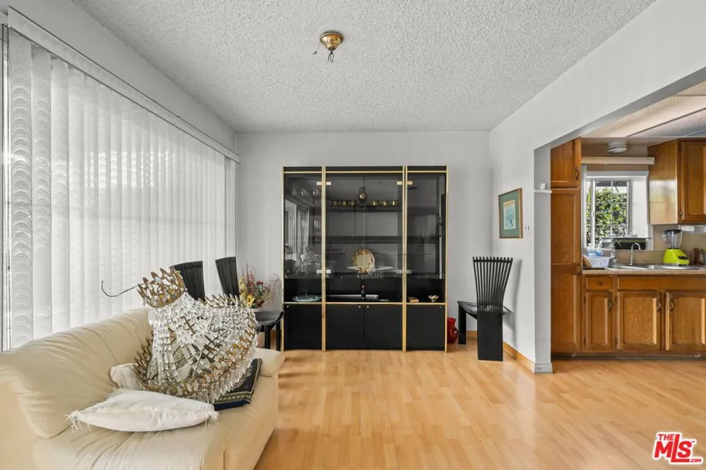 7351 Zelzah Avenue Los Angeles, CA 91335