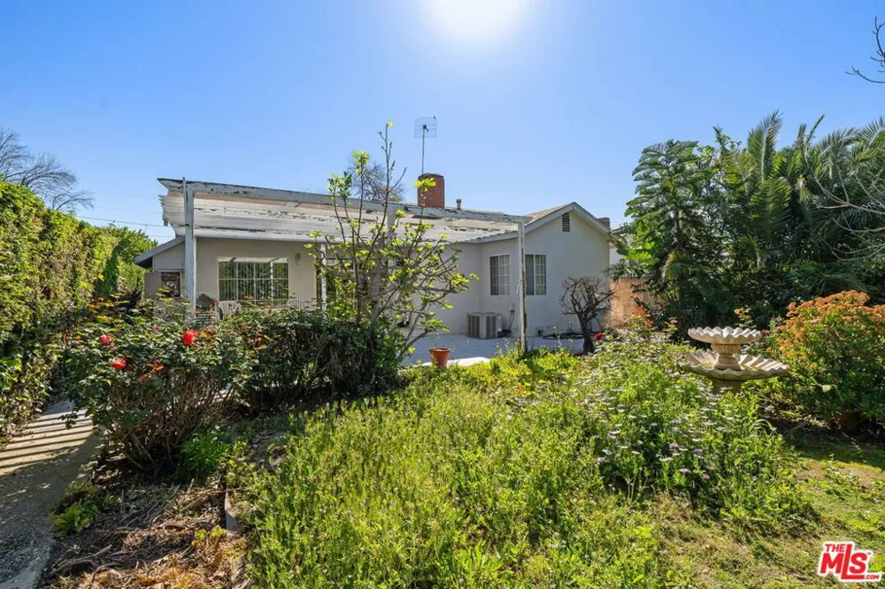 7351 Zelzah Avenue Los Angeles, CA 91335