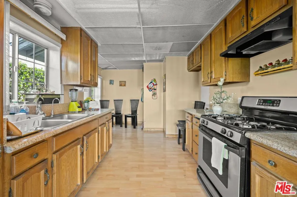7351 Zelzah Avenue Los Angeles, CA 91335